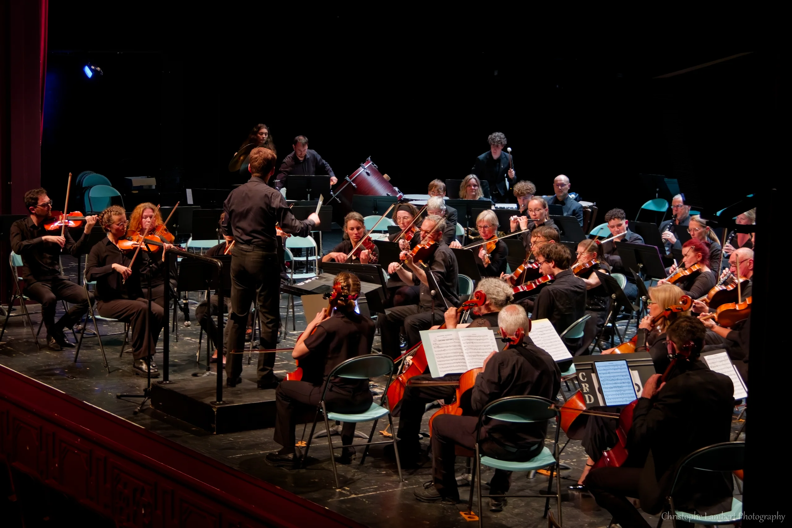 Orchestre au complet, vue de côté