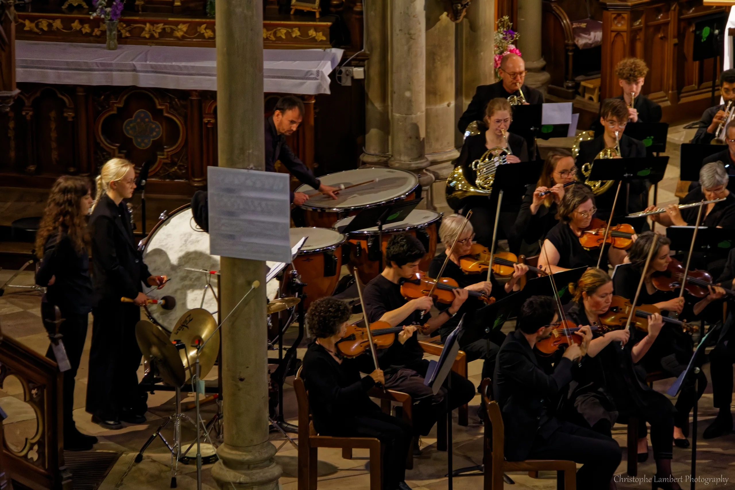 Violons, percussions et cors