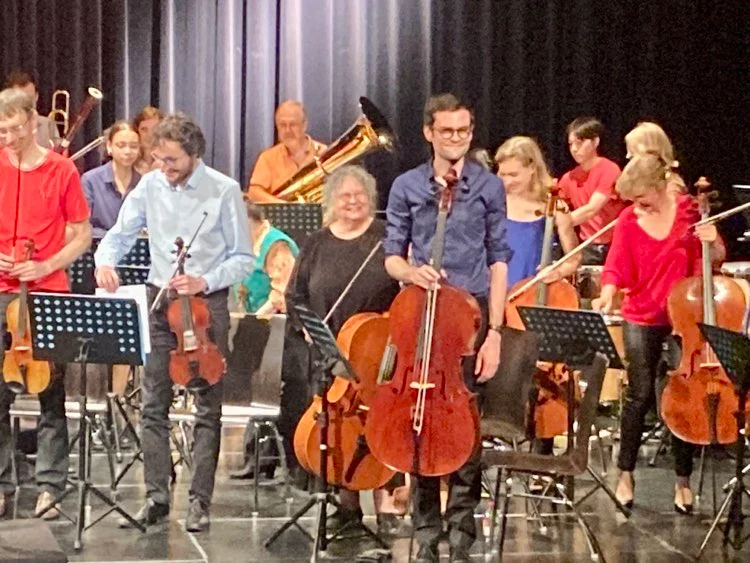 Violoncelles et altos debout